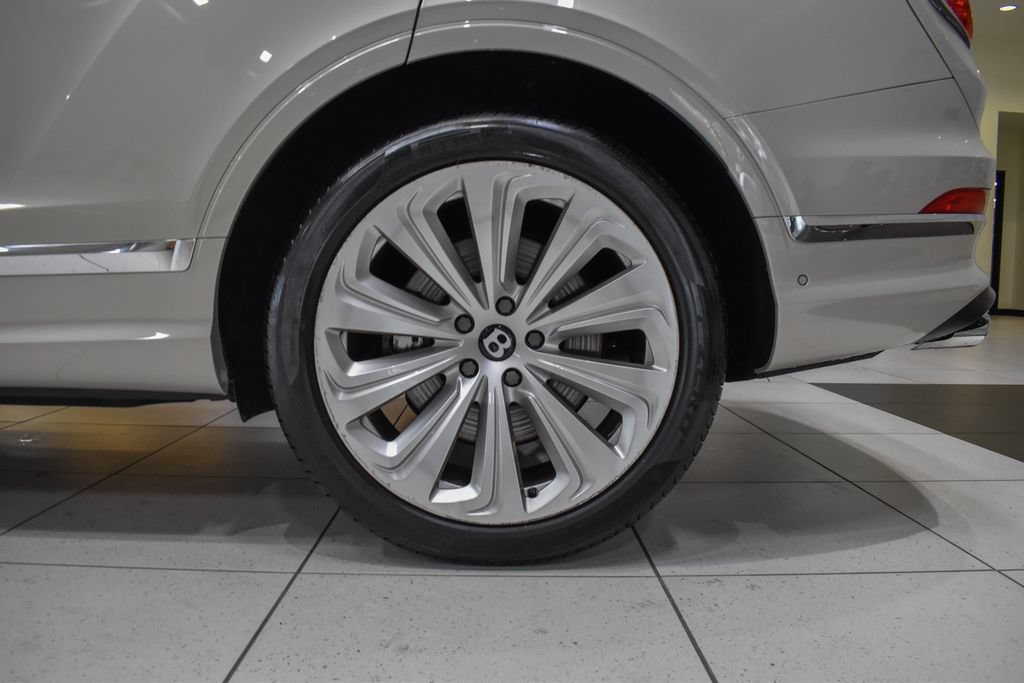 Used 2023 Bentley Bentayga AWD/4WD image 15