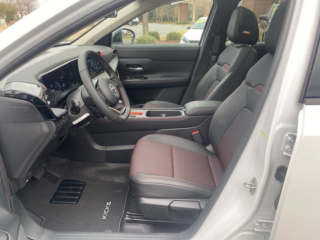 New 2026 Nissan Kicks SR w/ SR Premium Package FWD image 16