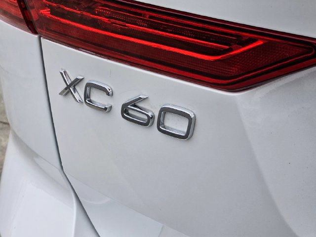 Used 2023 Volvo XC60 B5 Plus w/ Climate Package AWD/4WD image 9