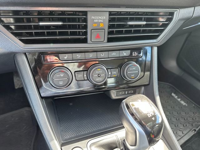 Certified 2023 Volkswagen Jetta SE w/ Panoramic Sunroof Package FWD image 24