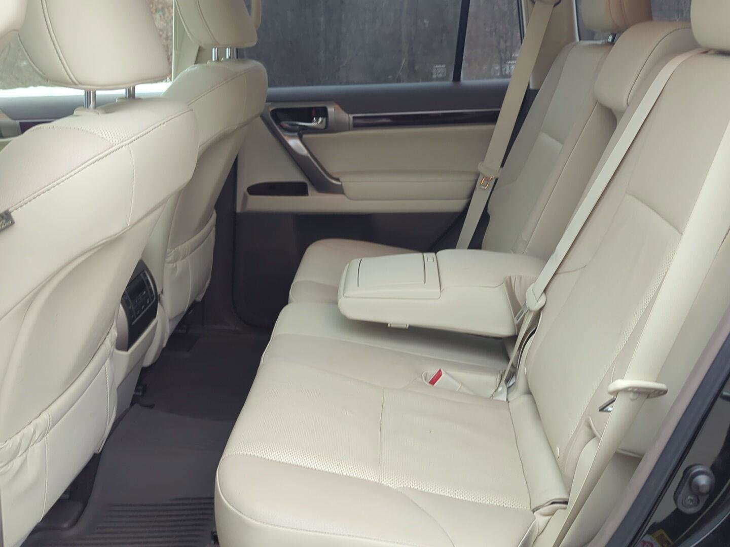 Used 2019 Lexus GX 460 Premium w/ Premium Package image 18