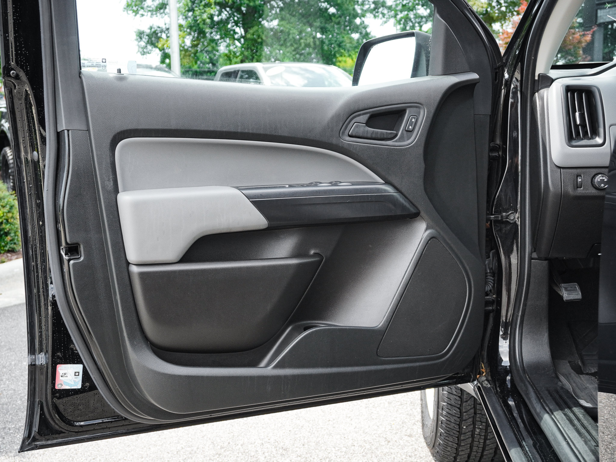 Used 2021 Chevrolet Colorado W/T RWD image 16