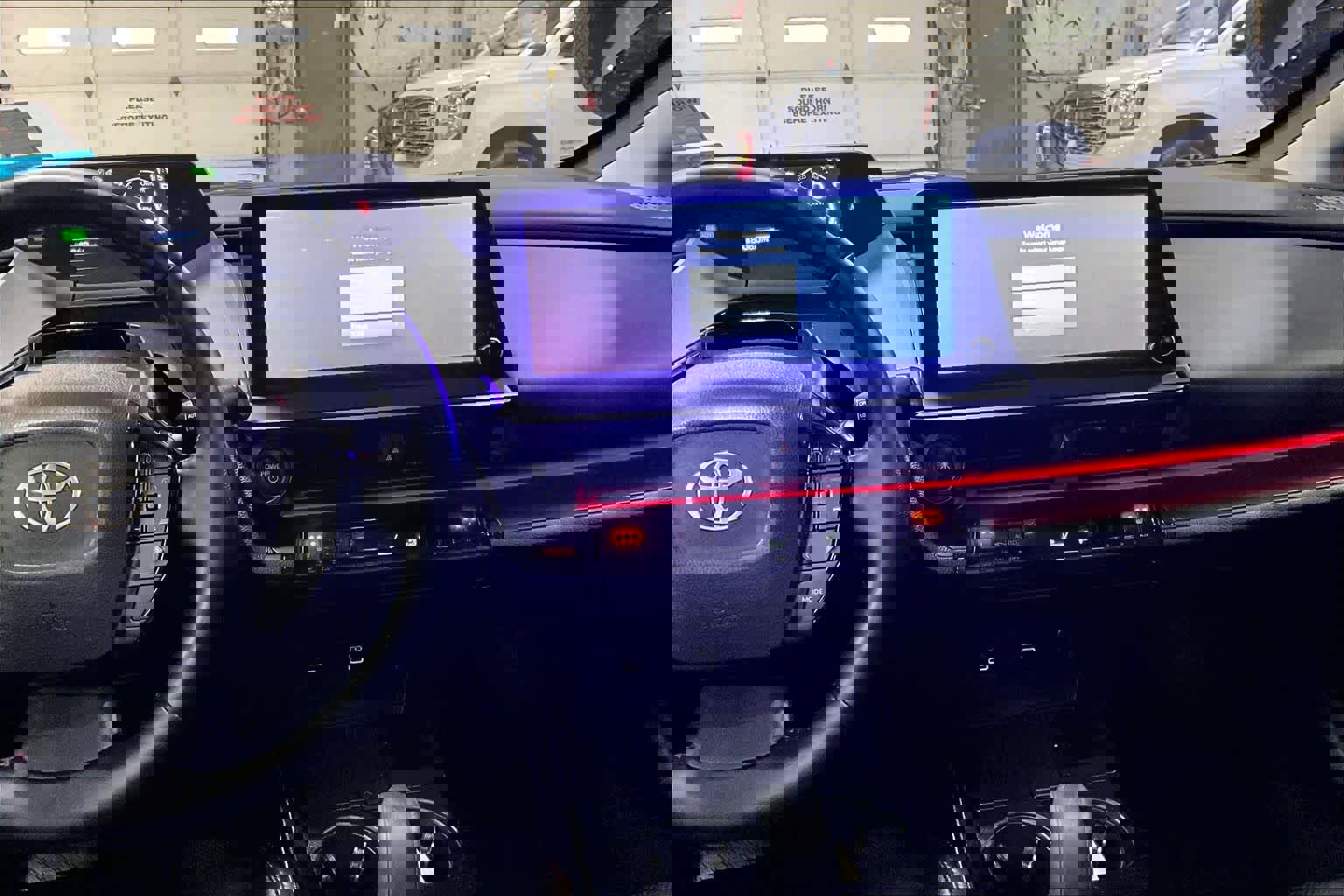 Used 2025 Toyota Prius Plug-In Hybrid image 6