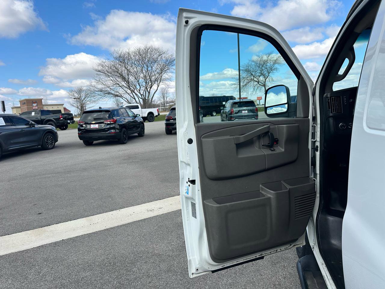 Used 2018 Chevrolet Express 2500 w/ Driver Convenience Package image 11