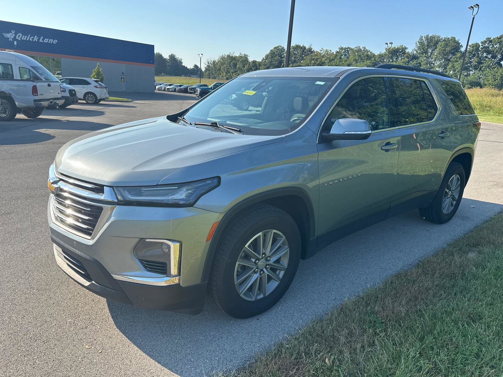 Used 2023 Chevrolet Traverse LT AWD/4WD image 2