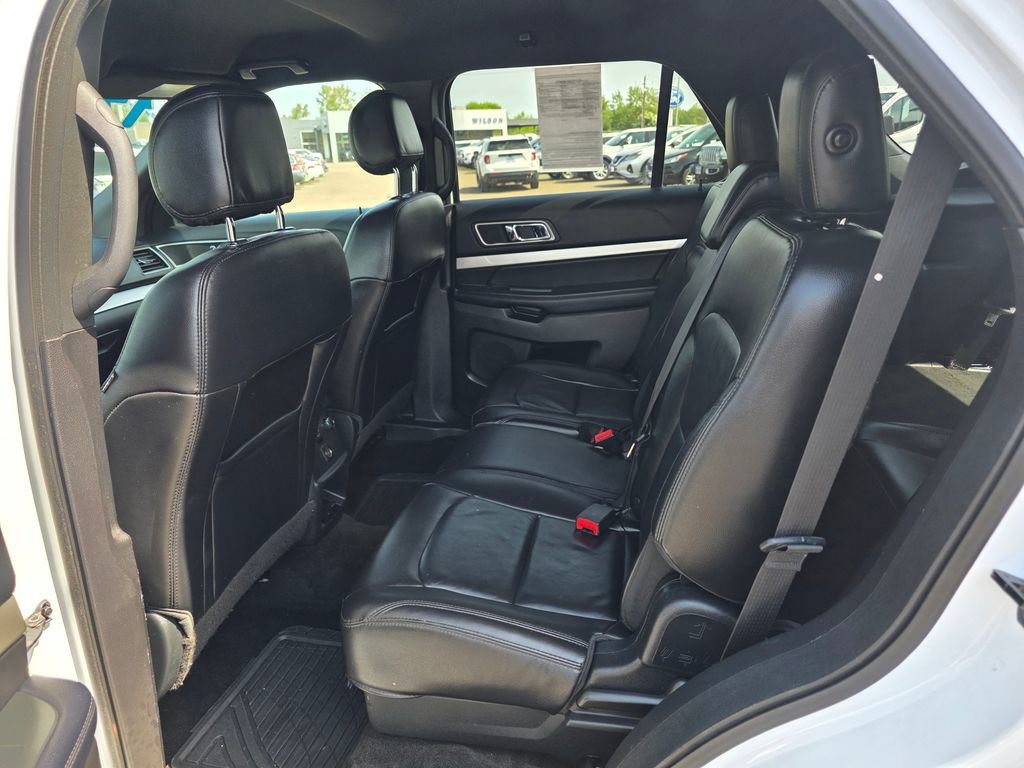 Used 2017 Ford Explorer XLT w/ Equipment Group 202A FWD image 11