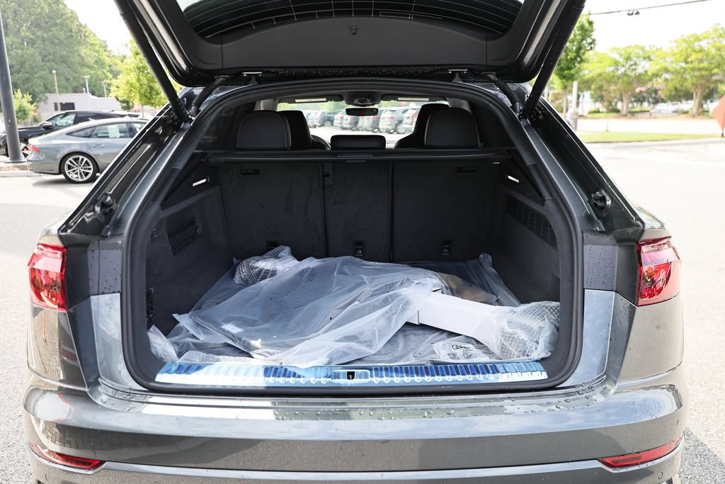 New 2026 Audi SQ8 Prestige AWD/4WD image 32
