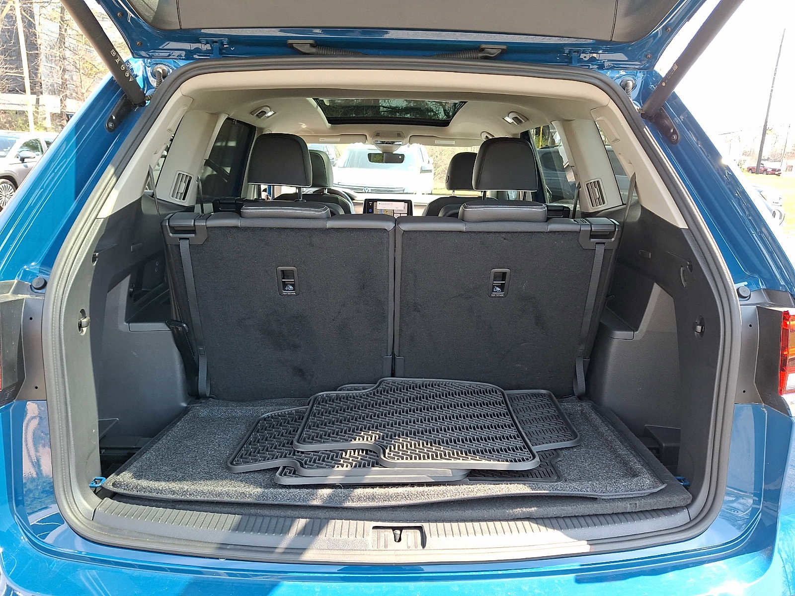 Used 2025 Volkswagen Atlas SEL Premium R-Line image 27