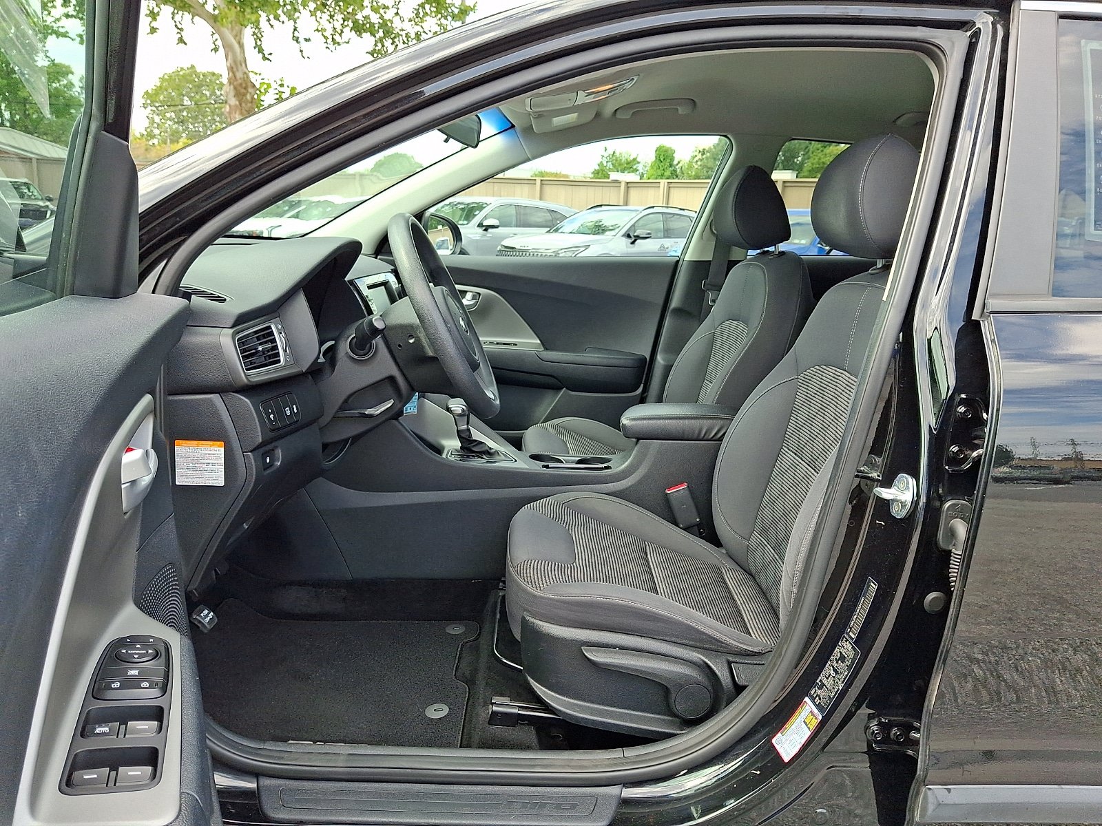Used 2019 Kia Niro FE FWD image 14