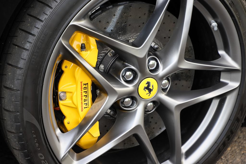 Certified 2025 Ferrari Roma Spider RWD image 33