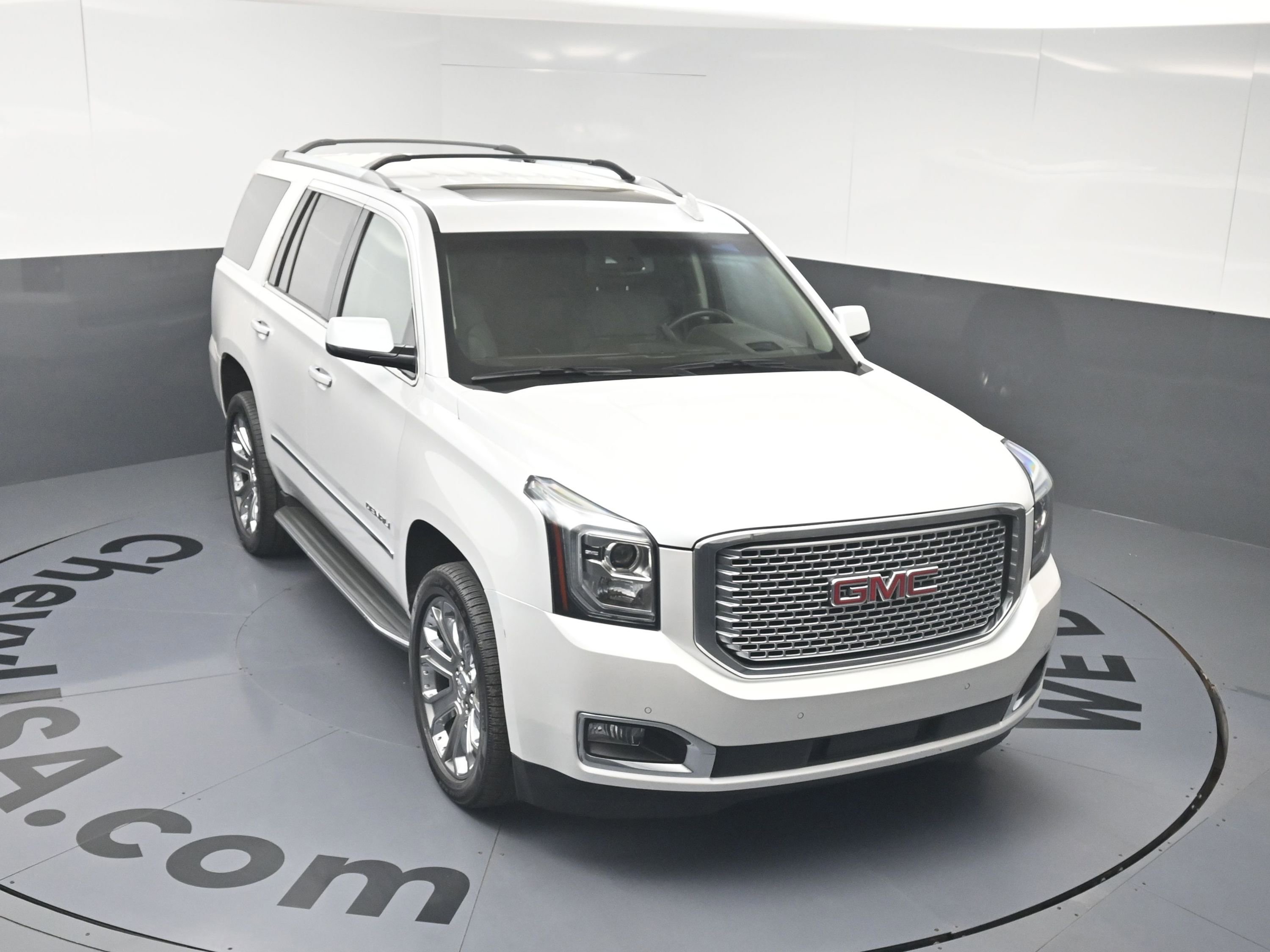 Used 2016 GMC Yukon Denali w/ Open Road Package AWD/4WD image 32