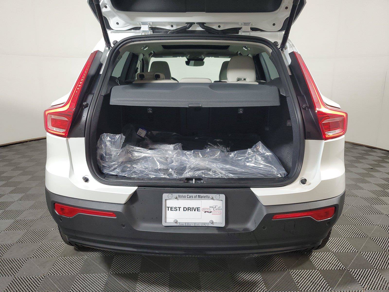 Used 2026 Volvo XC40 B5 Plus w/ Protection Package Premier AWD/4WD image 9