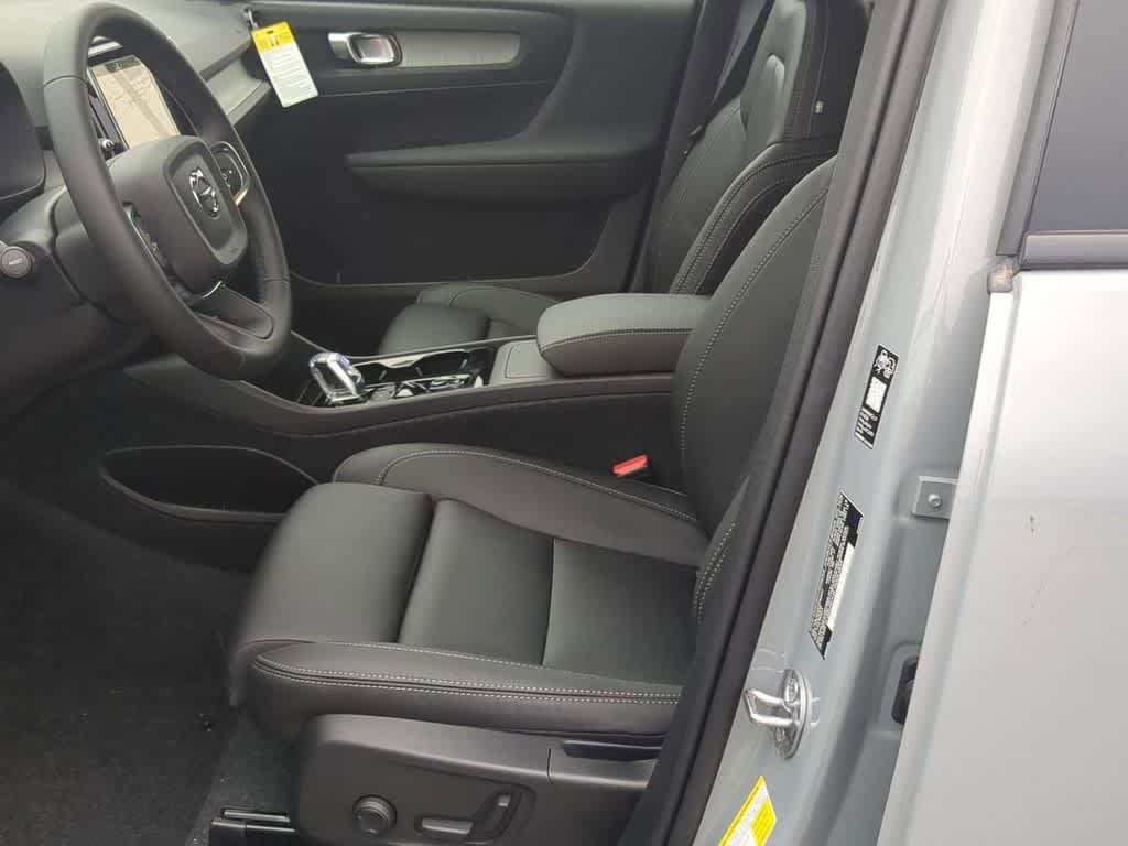 New 2026 Volvo XC40 B5 Plus w/ Protection Package Premier AWD/4WD image 15