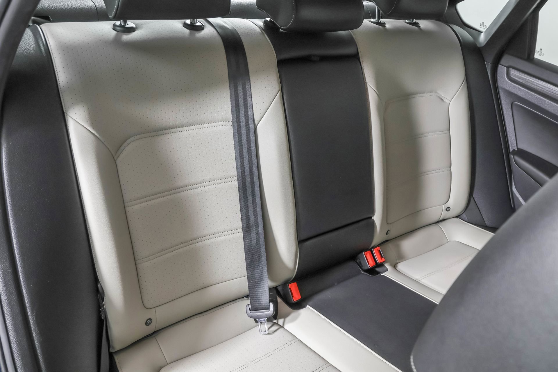 Used 2022 Volkswagen Passat 2.0T R-Line image 41