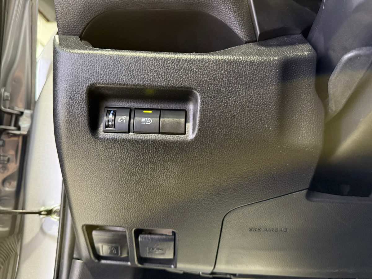 Used 2022 Toyota RAV4 LE image 29