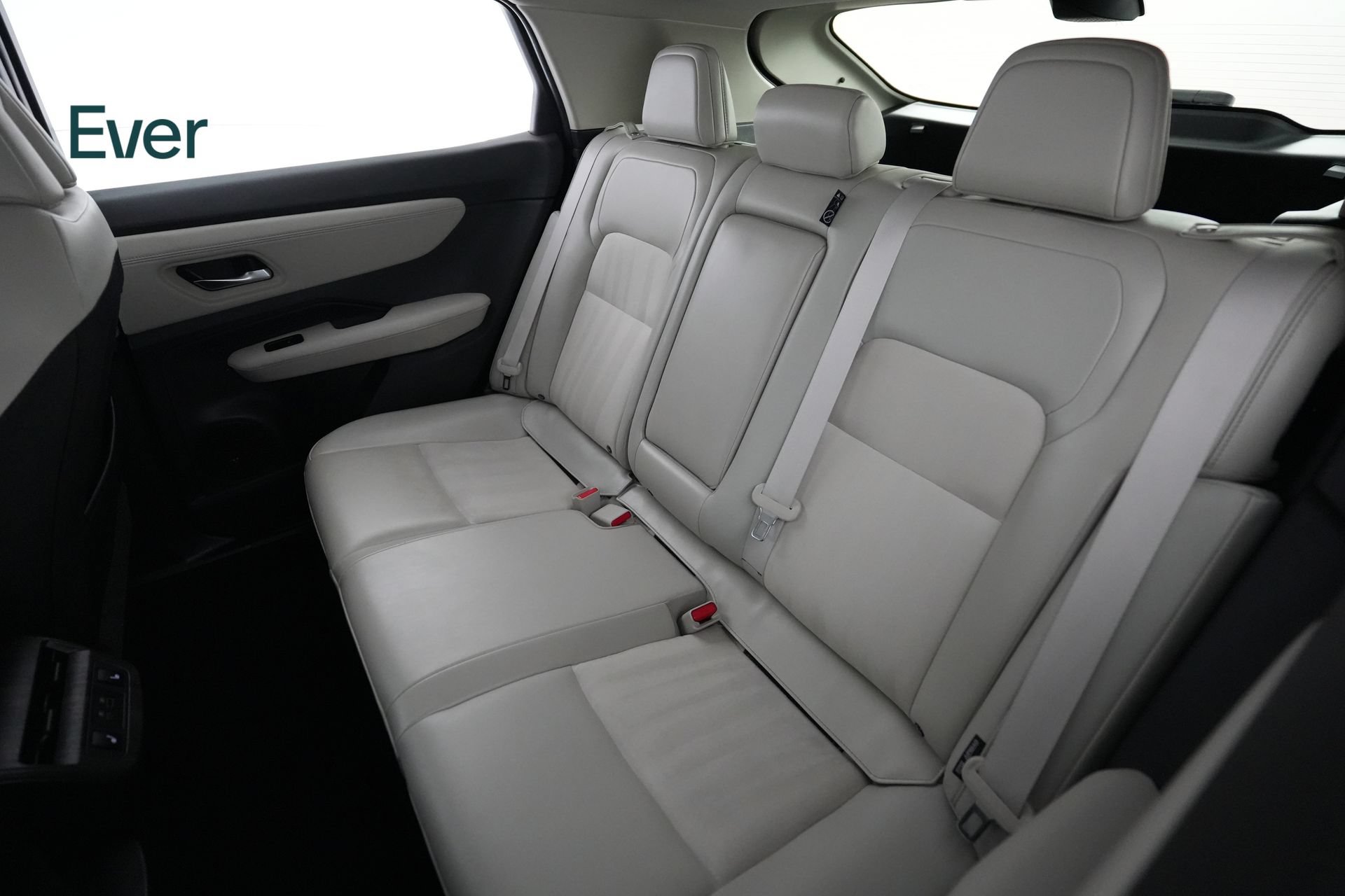 Used 2024 Nissan Ariya AWD image 24
