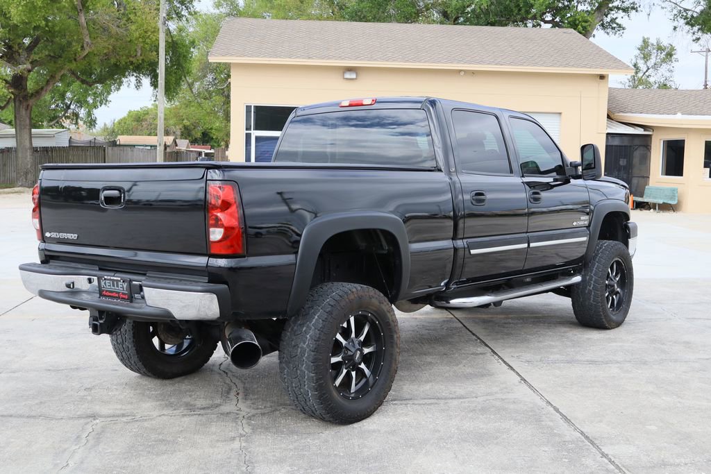 Used 2006 Chevrolet Silverado 2500 LT w/ Heavy-Duty Power Package image 10