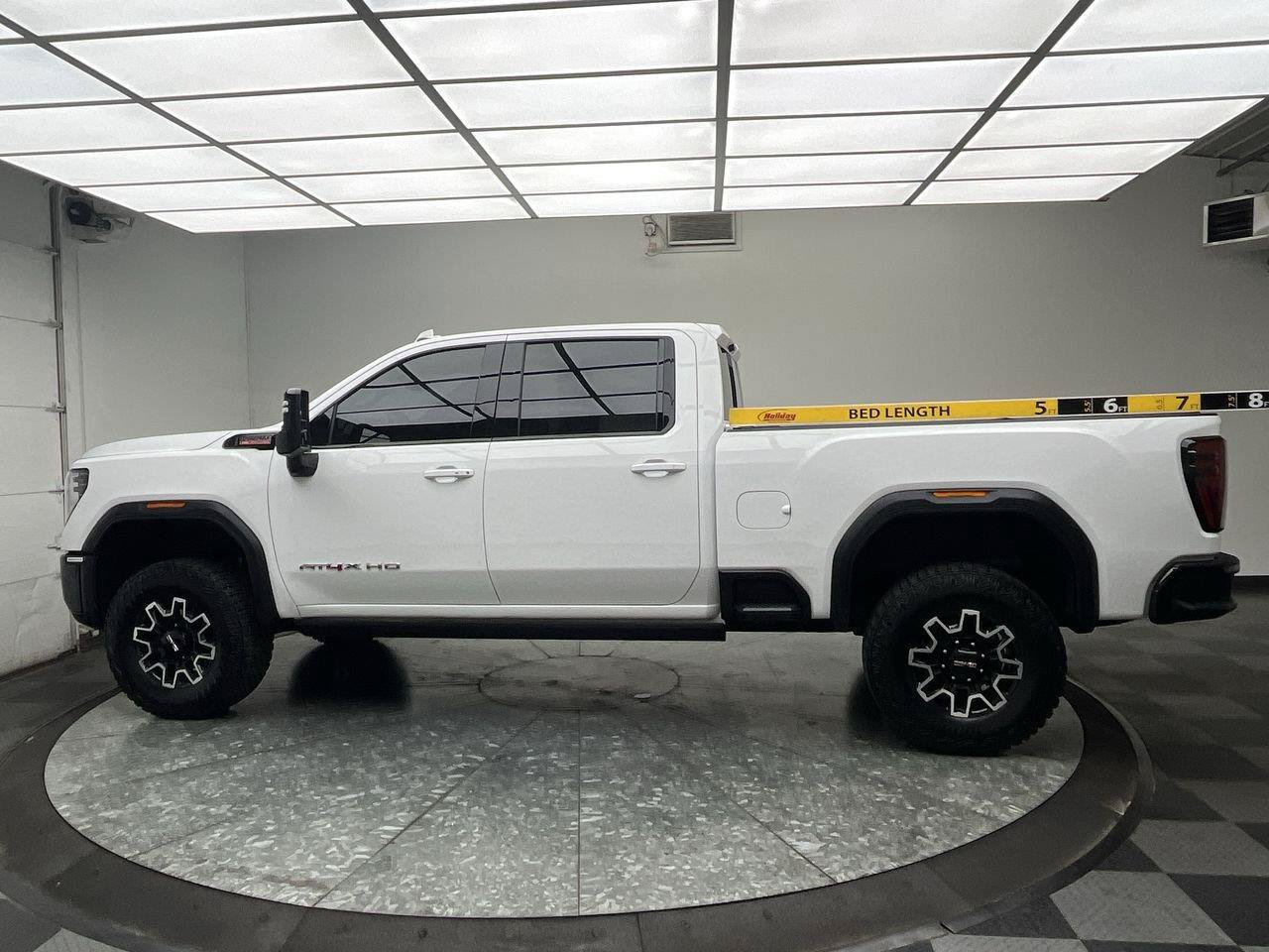 Used 2024 GMC Sierra 2500 AT4X AWD/4WD image 3