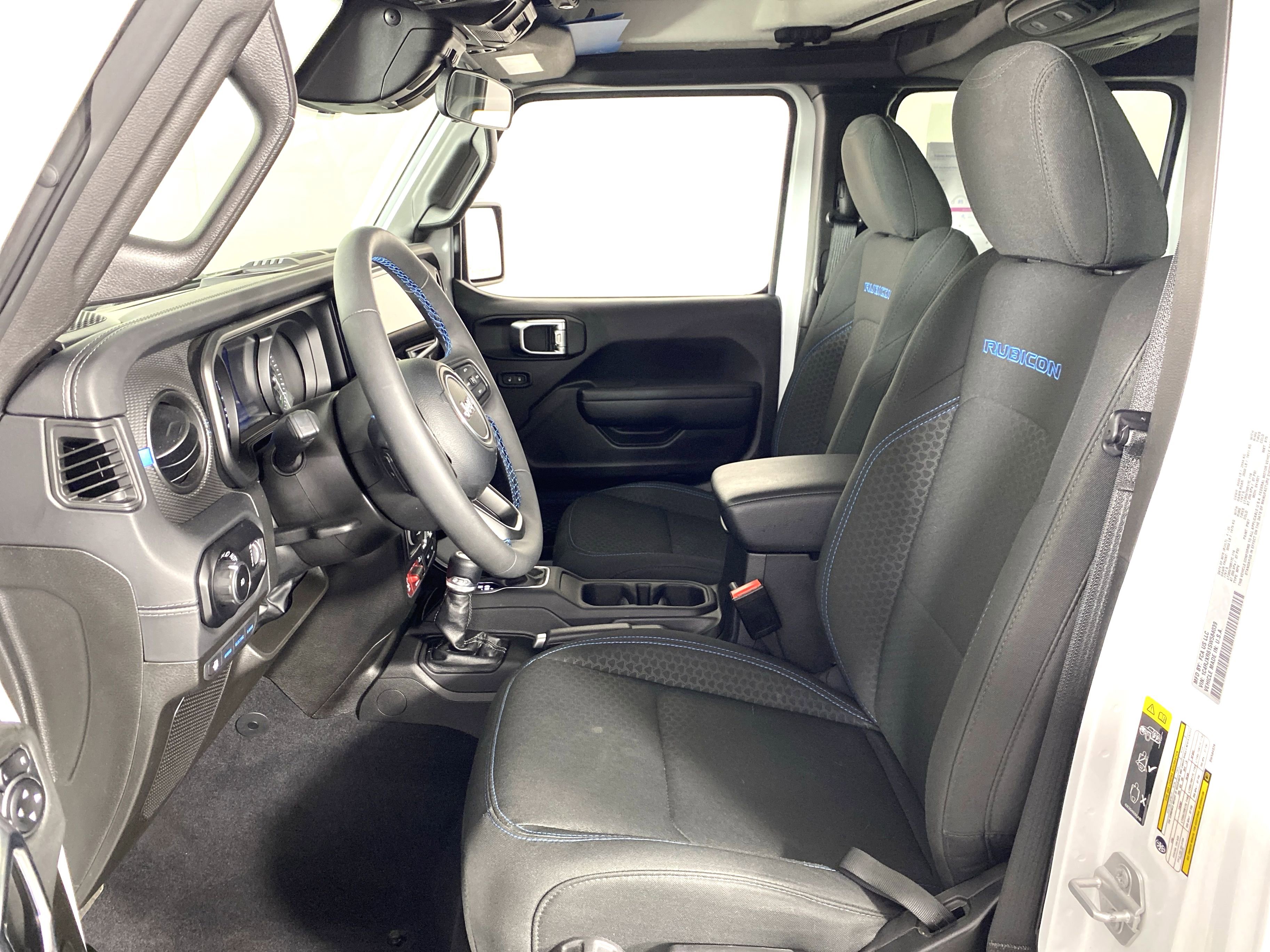 Used 2025 Jeep Wrangler Unlimited Rubicon 4xe w/ Convenience Group AWD/4WD image 16