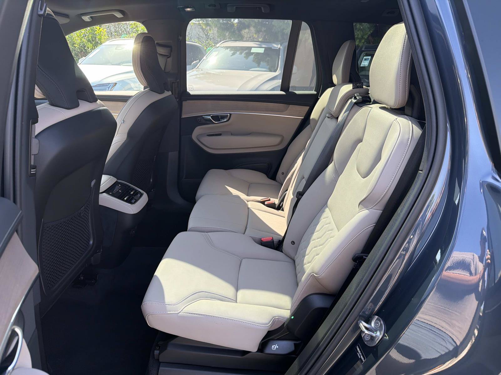 Used 2026 Volvo XC90 B6 Plus w/ Protection Package Premier AWD/4WD image 21
