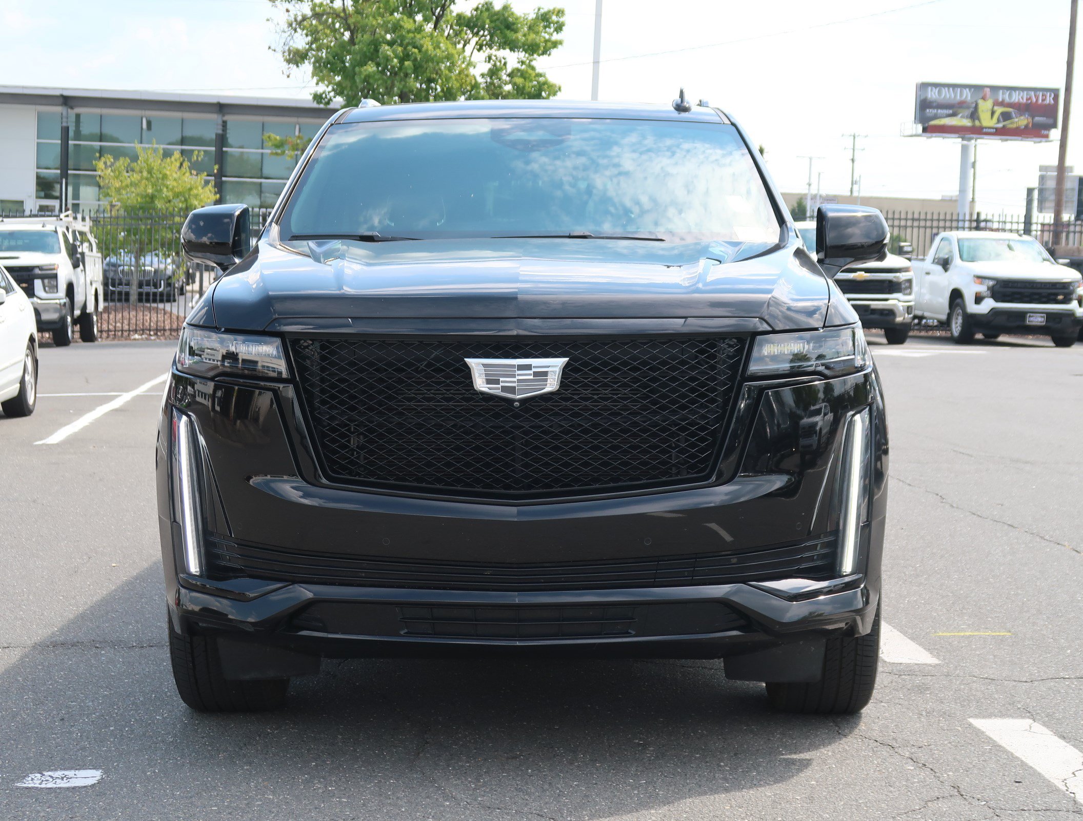 Used 2023 Cadillac Escalade ESV Sport w/ LPO, ONYX Package AWD/4WD image 3
