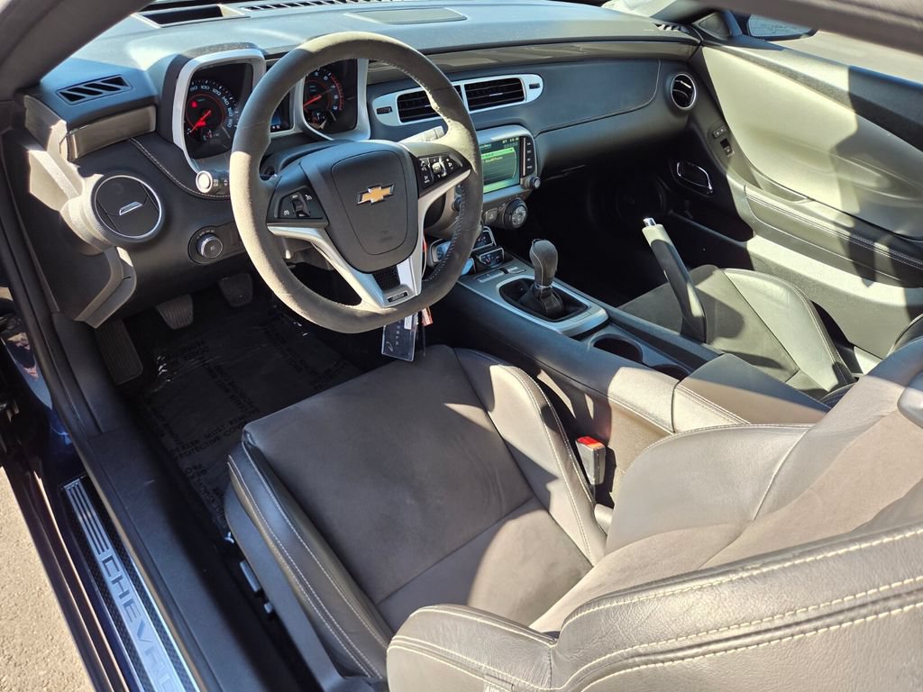 Used 2015 Chevrolet Camaro SS w/ SS Performance Package RWD image 15