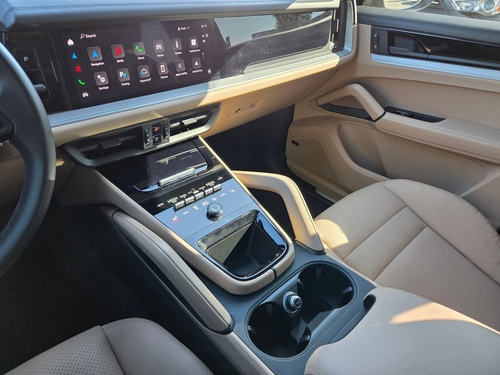 Used 2024 Porsche Cayenne image 39