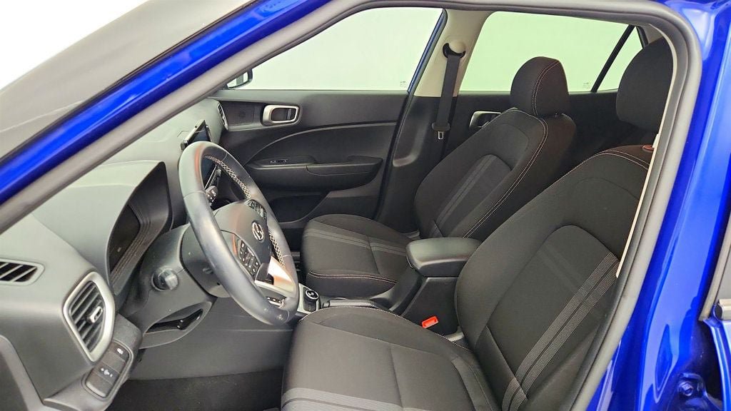 Used 2023 Hyundai Venue SEL FWD image 20