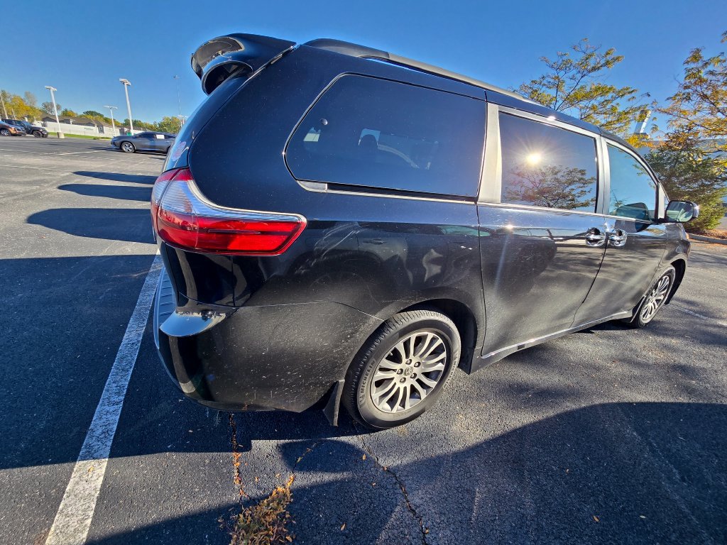 Used 2020 Toyota Sienna XLE FWD image 9