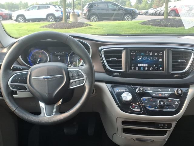 Used 2018 Chrysler Pacifica Touring Plus FWD image 10