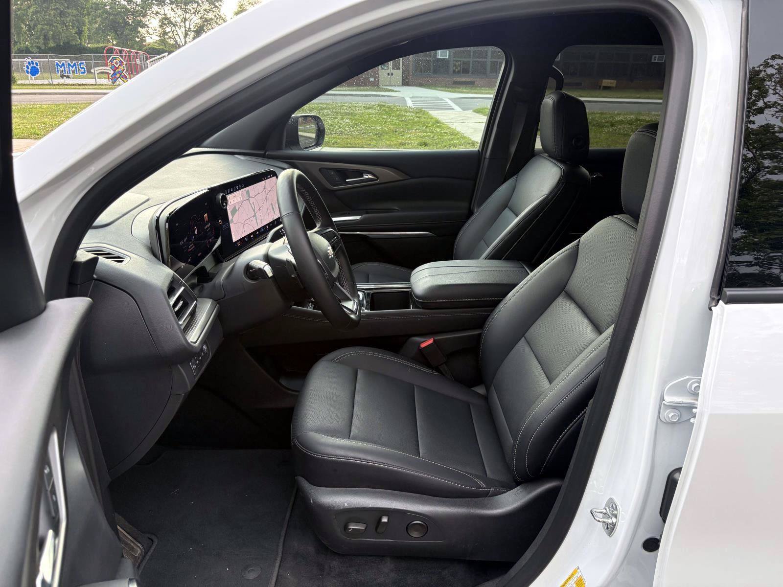 Used 2025 Chevrolet Traverse LT w/ Driver Confidence Package AWD/4WD image 20