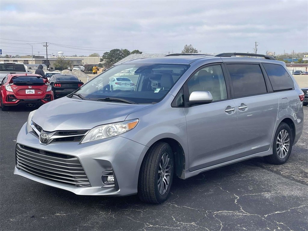 Used 2018 Toyota Sienna XLE image 7