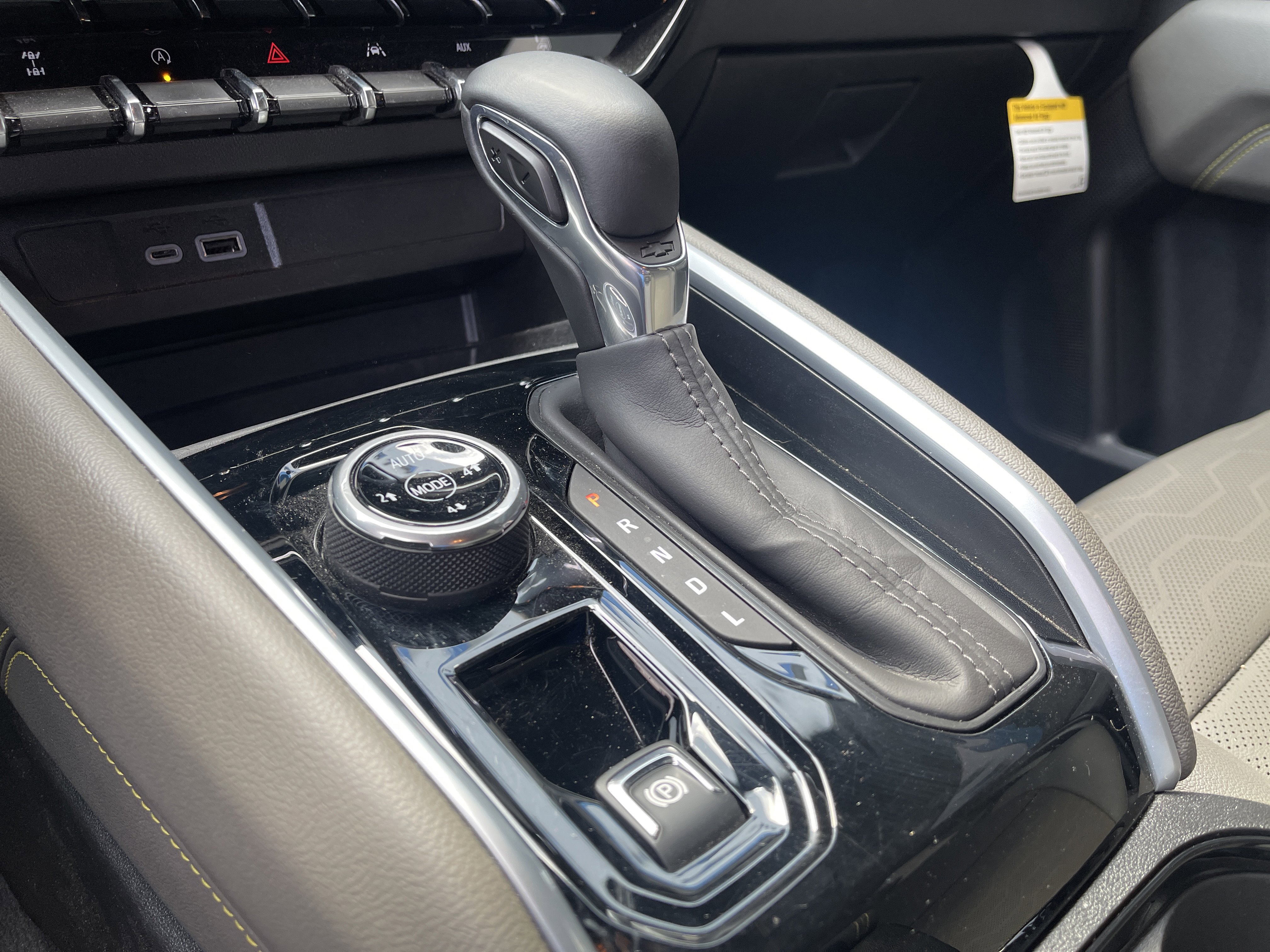 Used 2025 Chevrolet Colorado ZR2 w/ Technology Package image 36