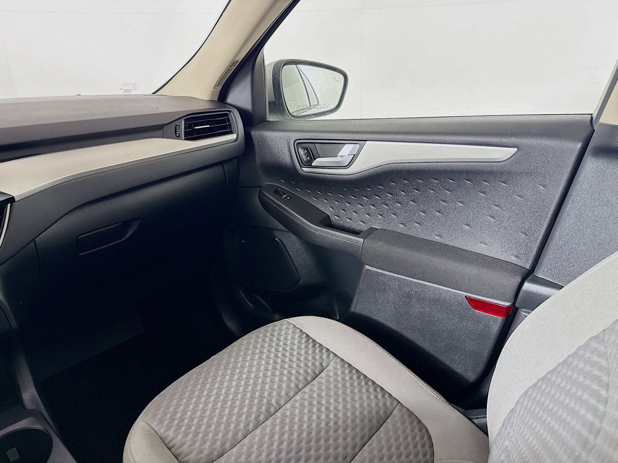 Used 2020 Ford Escape SE image 28