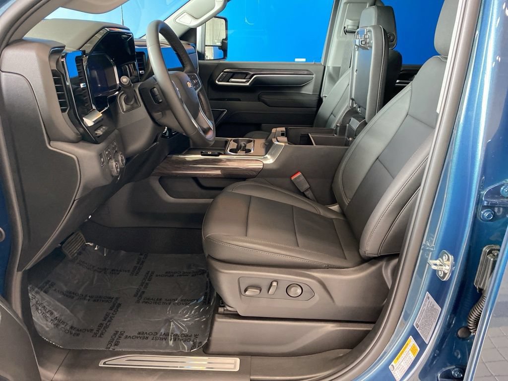 New 2026 Chevrolet Silverado 2500 LTZ w/ LTZ Premium Package AWD/4WD image 9