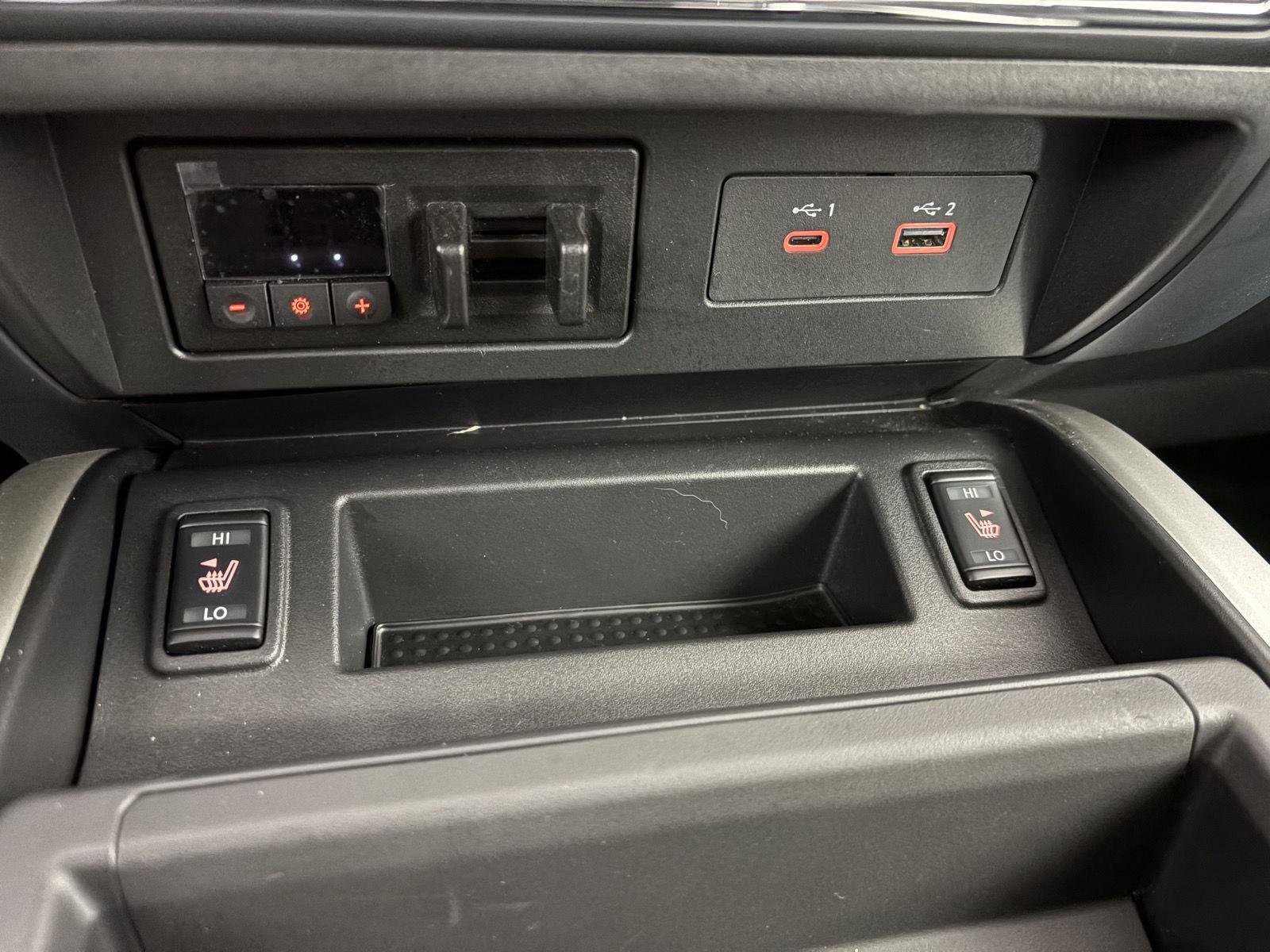 Used 2024 Nissan Titan SV w/ SV Convenience Package image 32