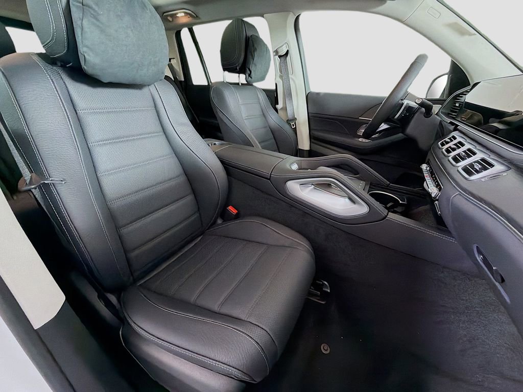 New 2026 Mercedes-Benz GLS 450 4MATIC image 32