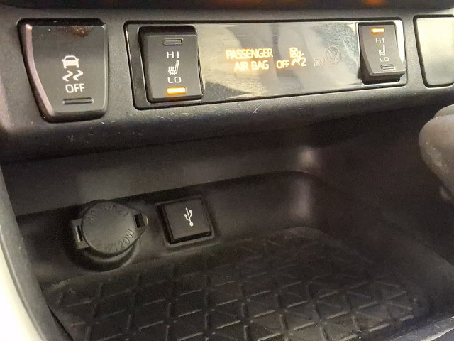 Used 2022 Toyota RAV4 XLE Premium AWD/4WD image 25