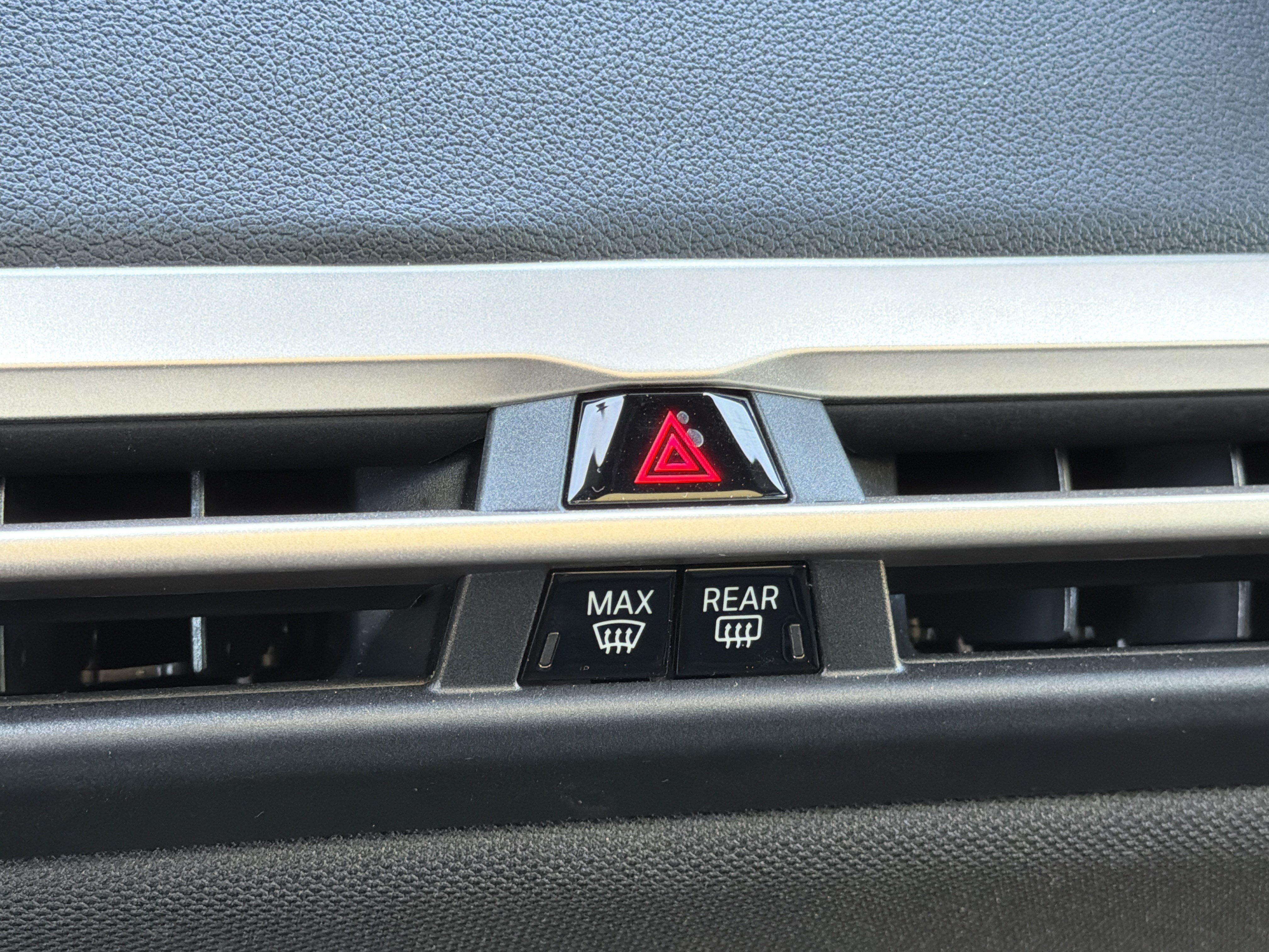 Certified 2024 BMW iX xDrive50 w/ Premium Package AWD/4WD image 7