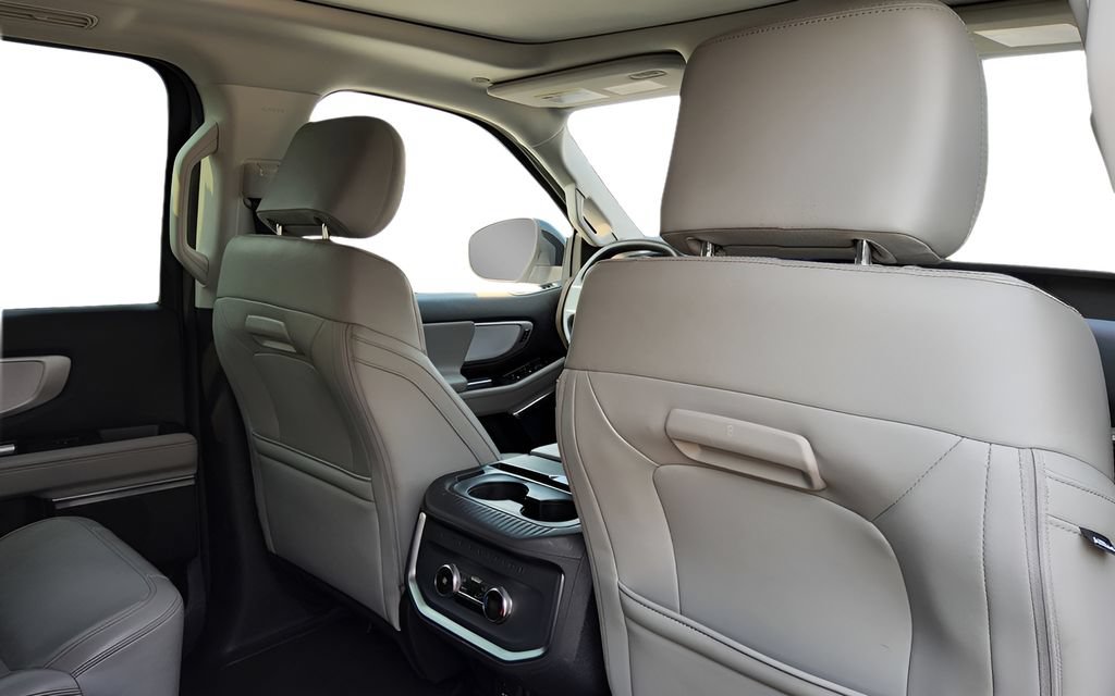 Used 2025 Ford Expedition Active AWD/4WD image 42