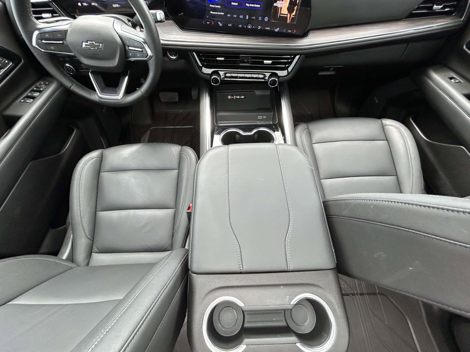 Used 2025 Chevrolet Tahoe Z71 w/ Comfort Package image 12