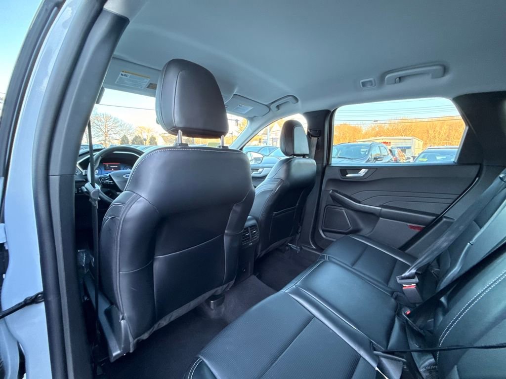 Used 2025 Ford Escape Platinum AWD/4WD image 16