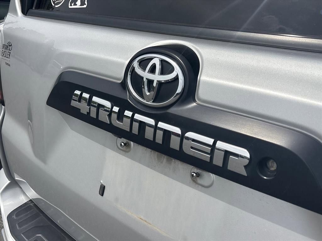 Used 2018 Toyota 4Runner TRD Off-Road AWD/4WD image 17