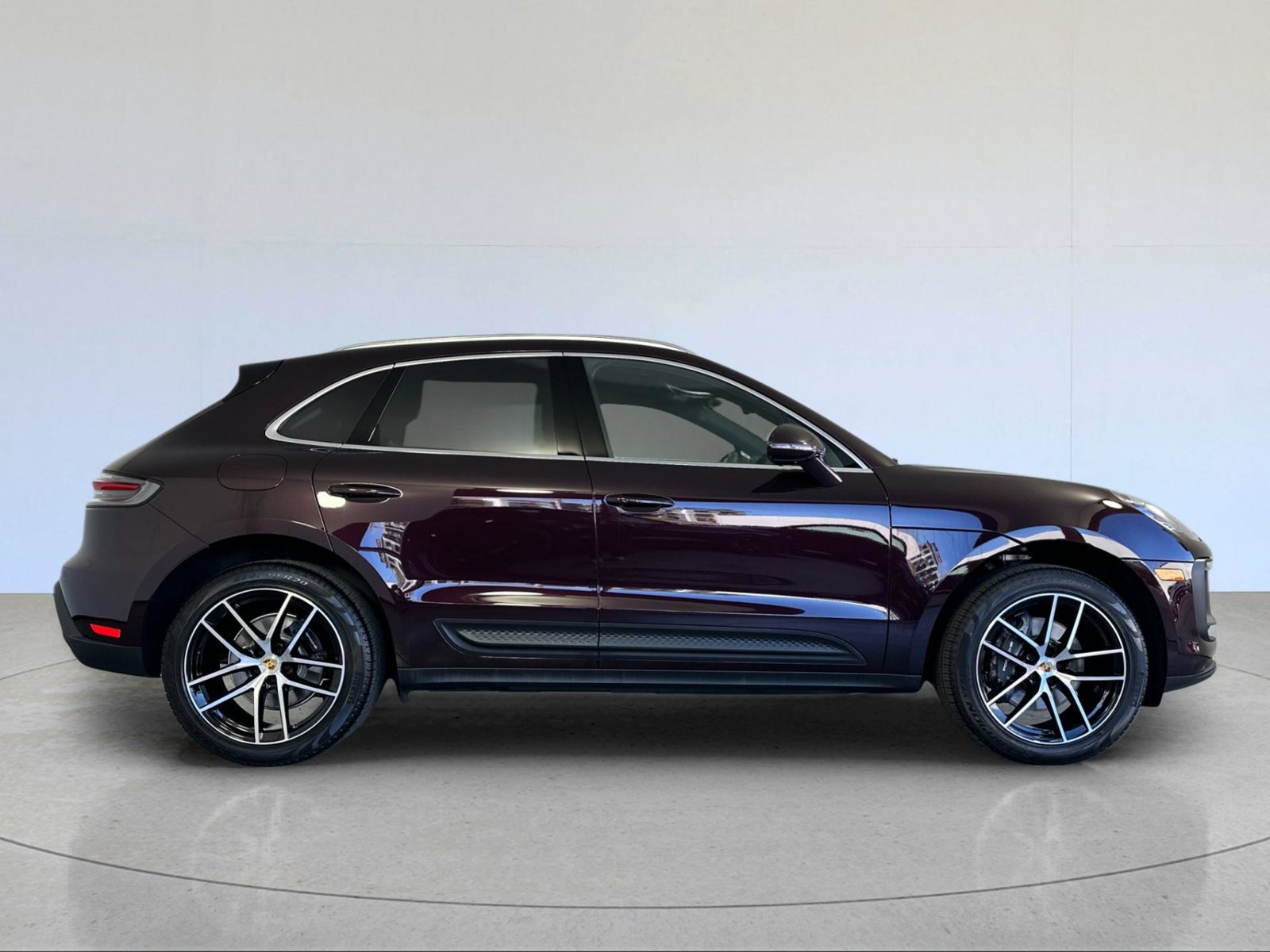 Certified 2026 Porsche Macan AWD/4WD image 9
