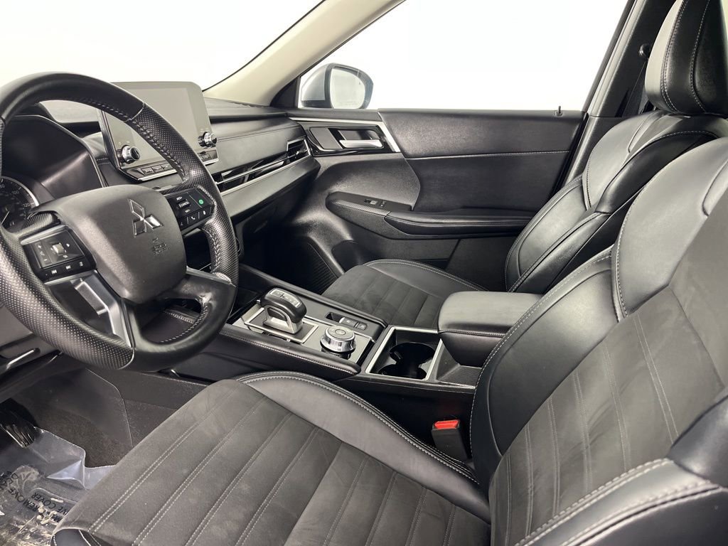 Used 2024 Mitsubishi Outlander SE image 6