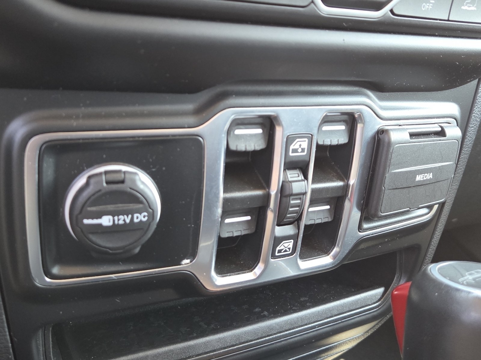 Used 2022 Jeep Gladiator Overland AWD/4WD image 8