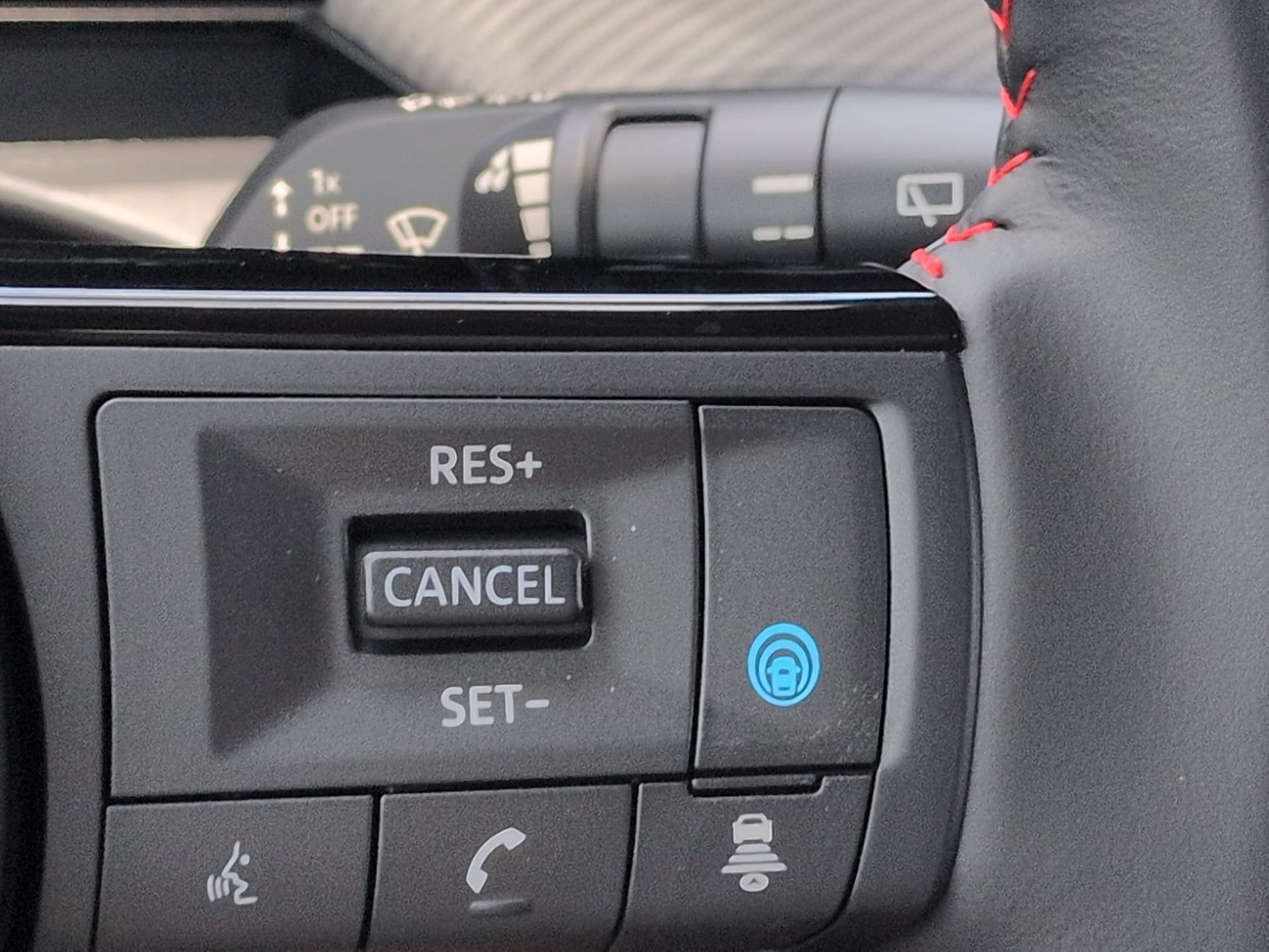 New 2026 Nissan Kicks SR FWD image 25