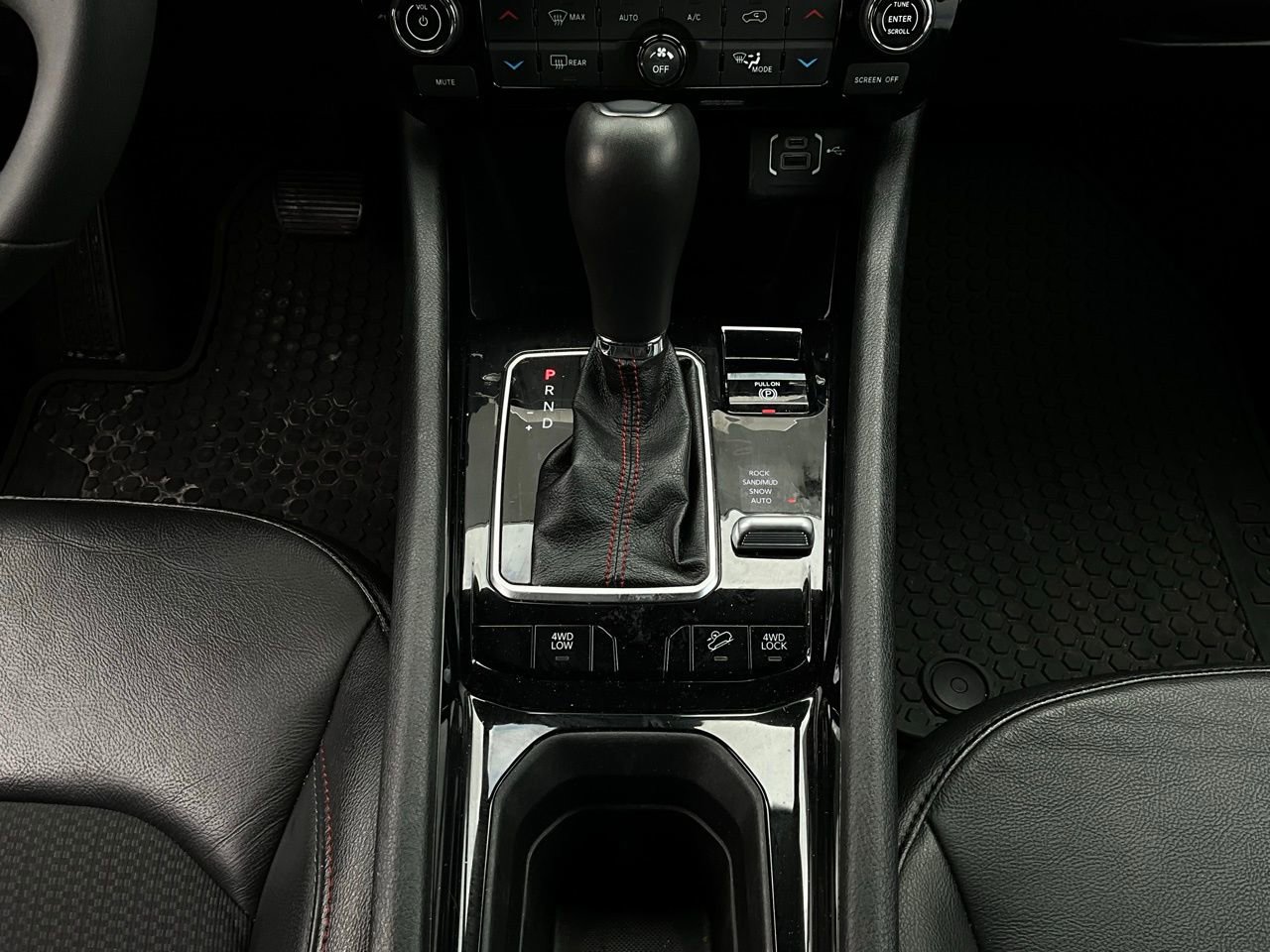 Used 2025 Jeep Compass Trailhawk image 14