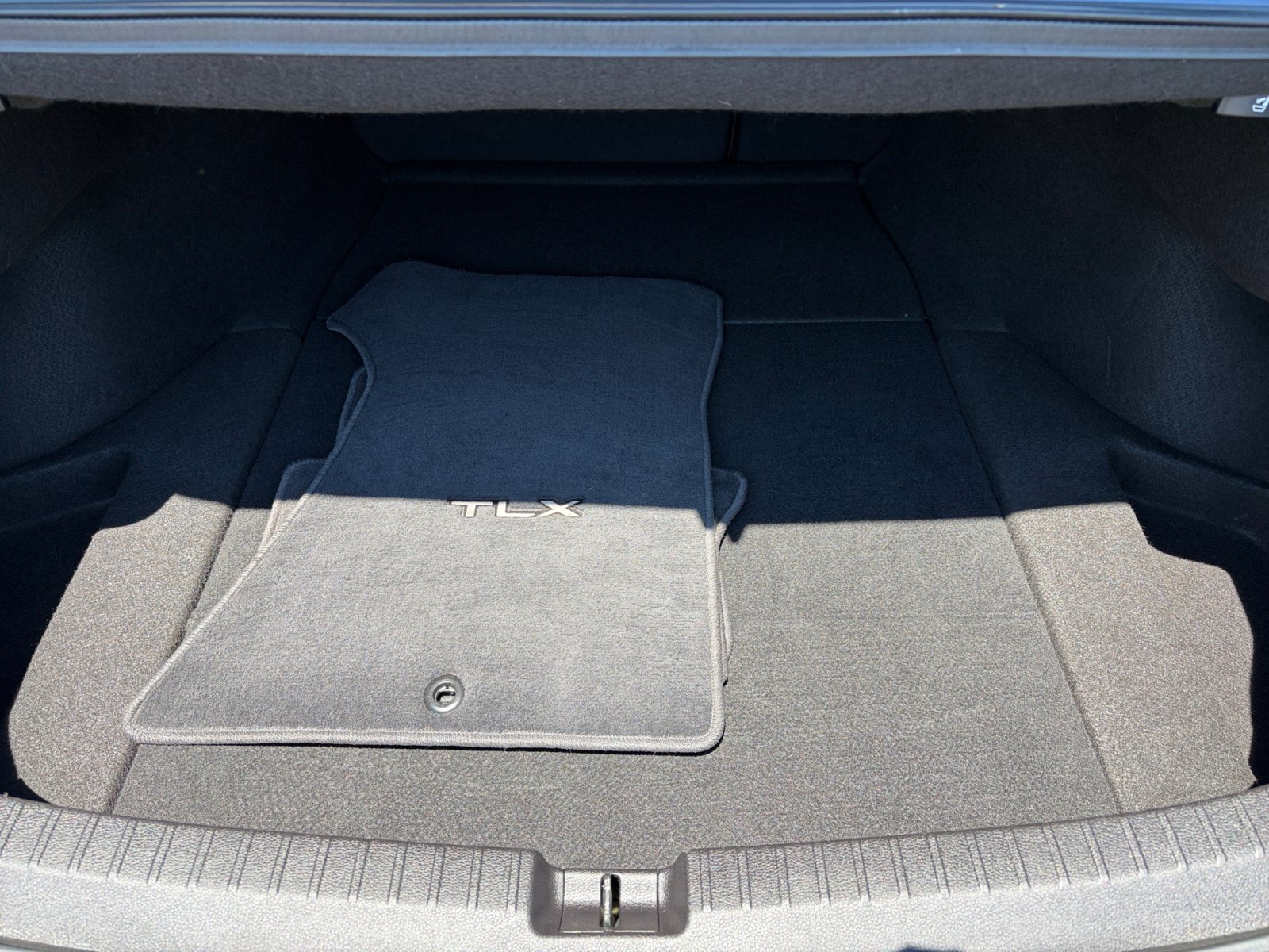 Used 2018 Acura TLX V6 SH-AWD image 16