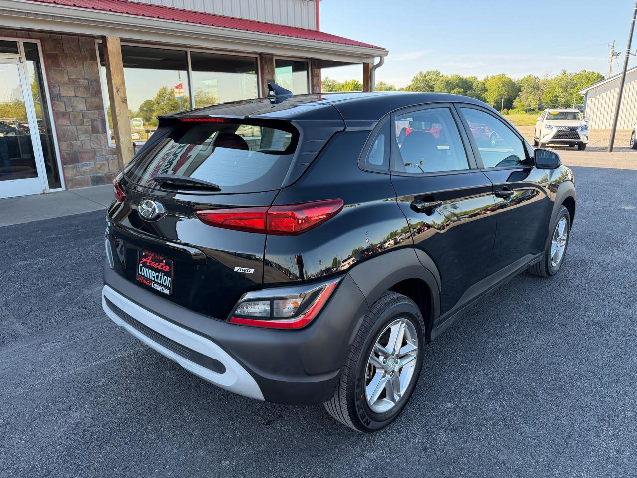 Used 2023 Hyundai Kona SE AWD/4WD image 4